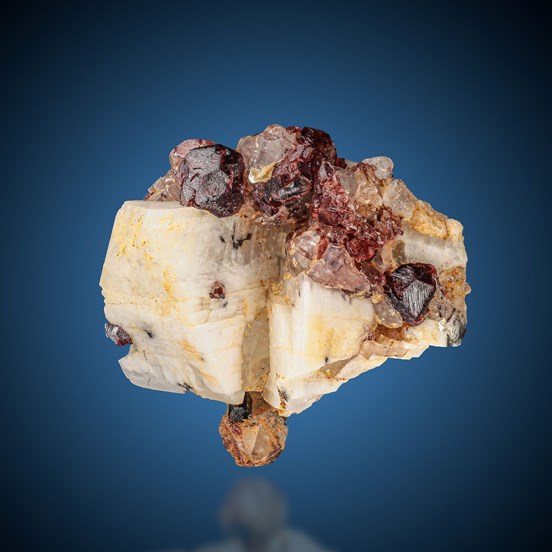 Spessartine-Navegadora Mine | Penha do Norte | Conselheiro Pena | Minas Gerais | Brazil